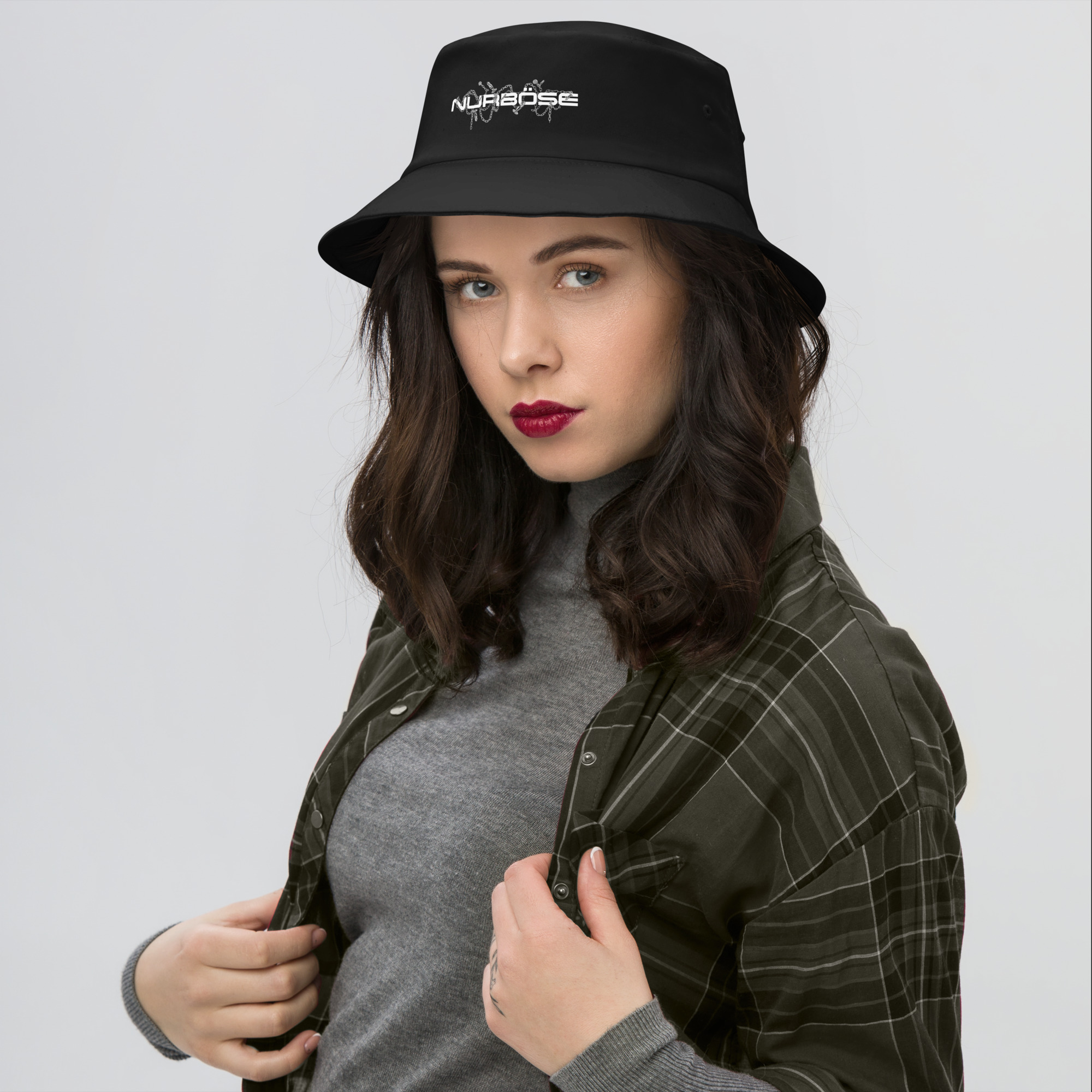 Unisex Signature Old School Bucket Hat Plug – Schwarz